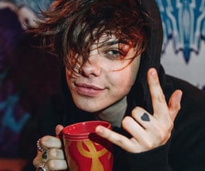 Who is YUNGBLUD ? Artist Review