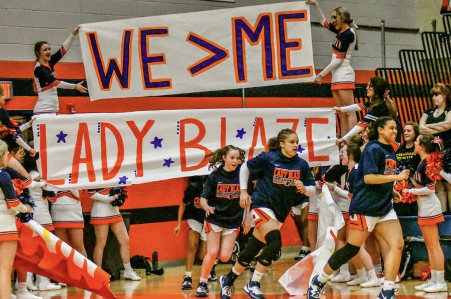 Blackman basketball cheer holding up a sign for Lady Blaze.