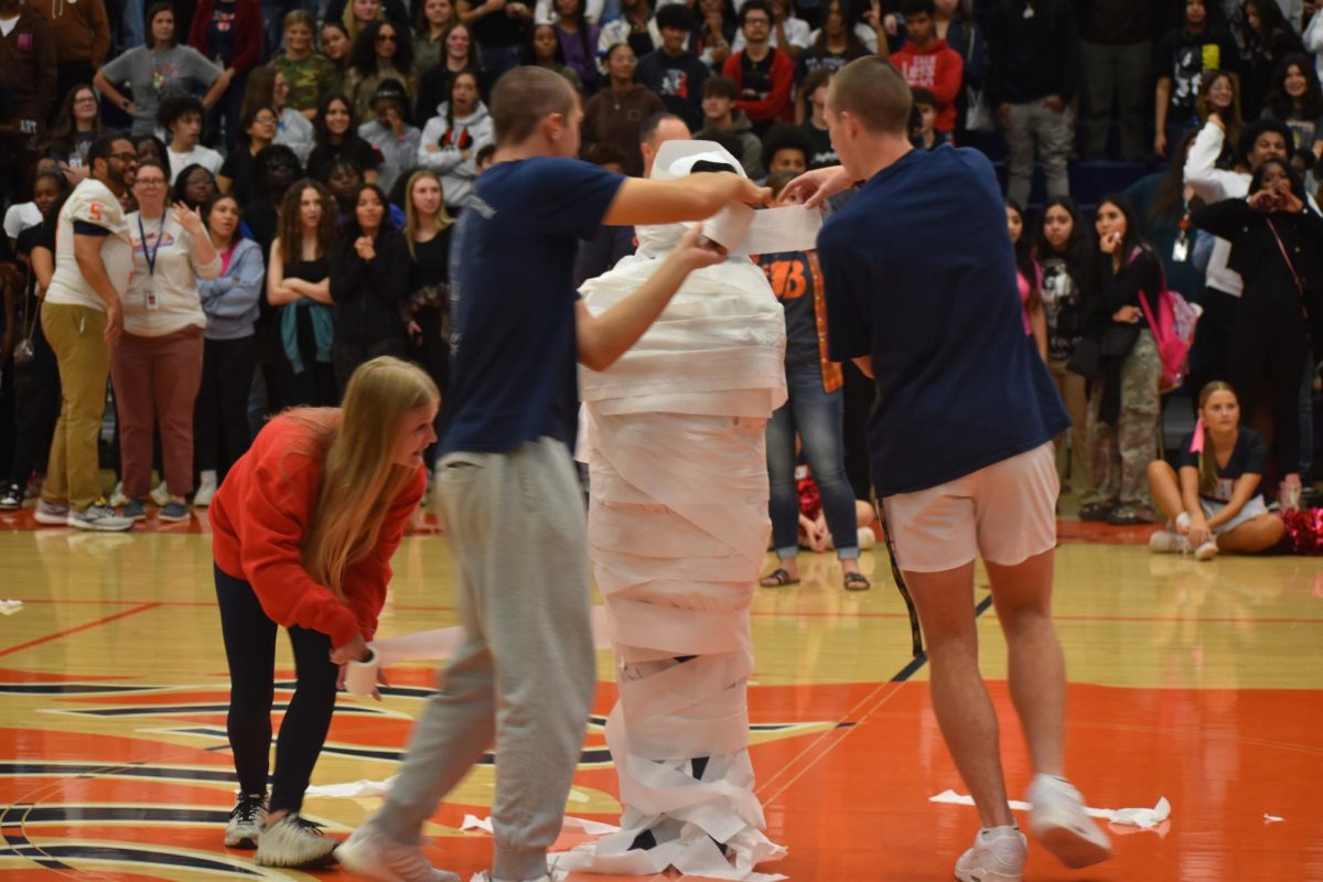 Seniors in toilet paper competition