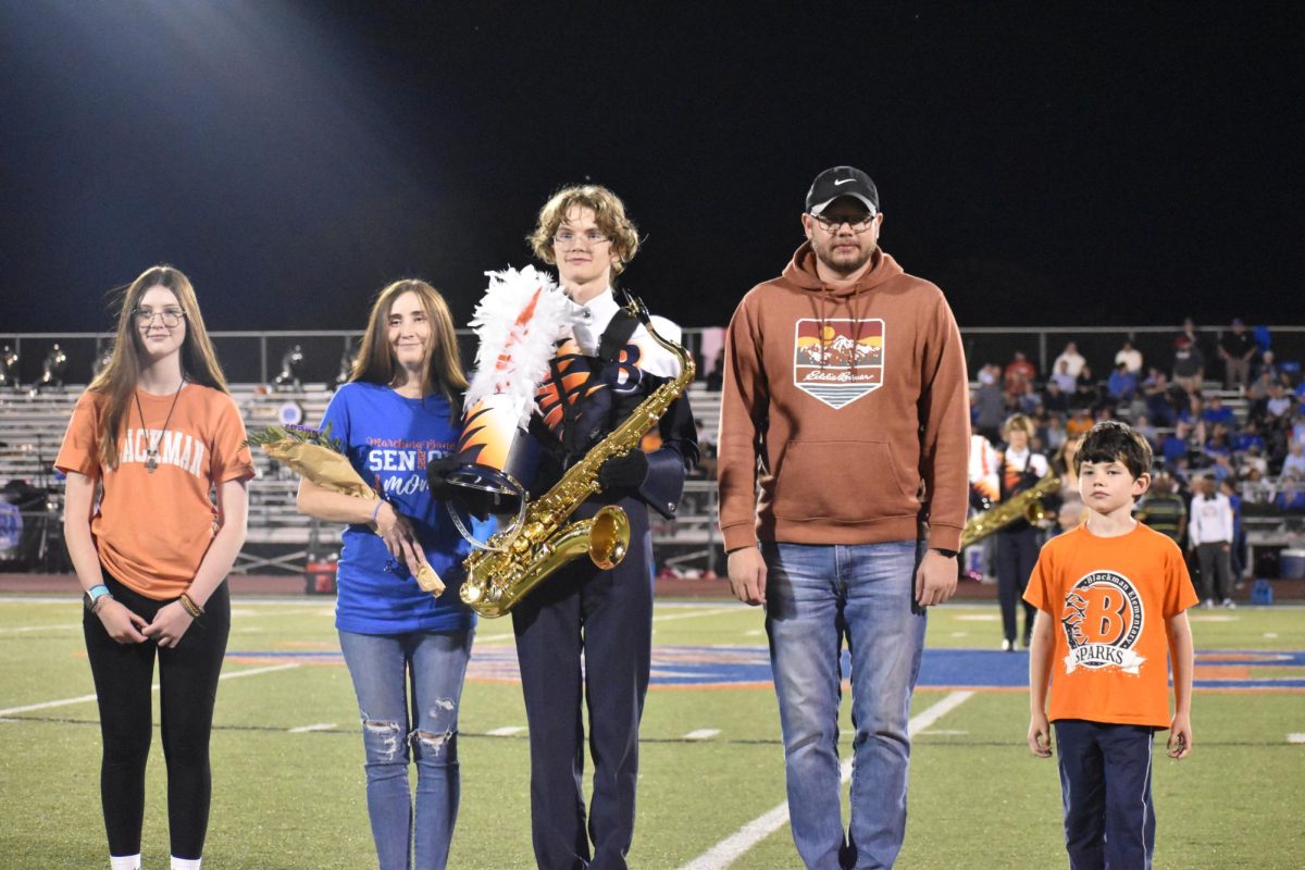 Senior Jaxon Chatman with family 