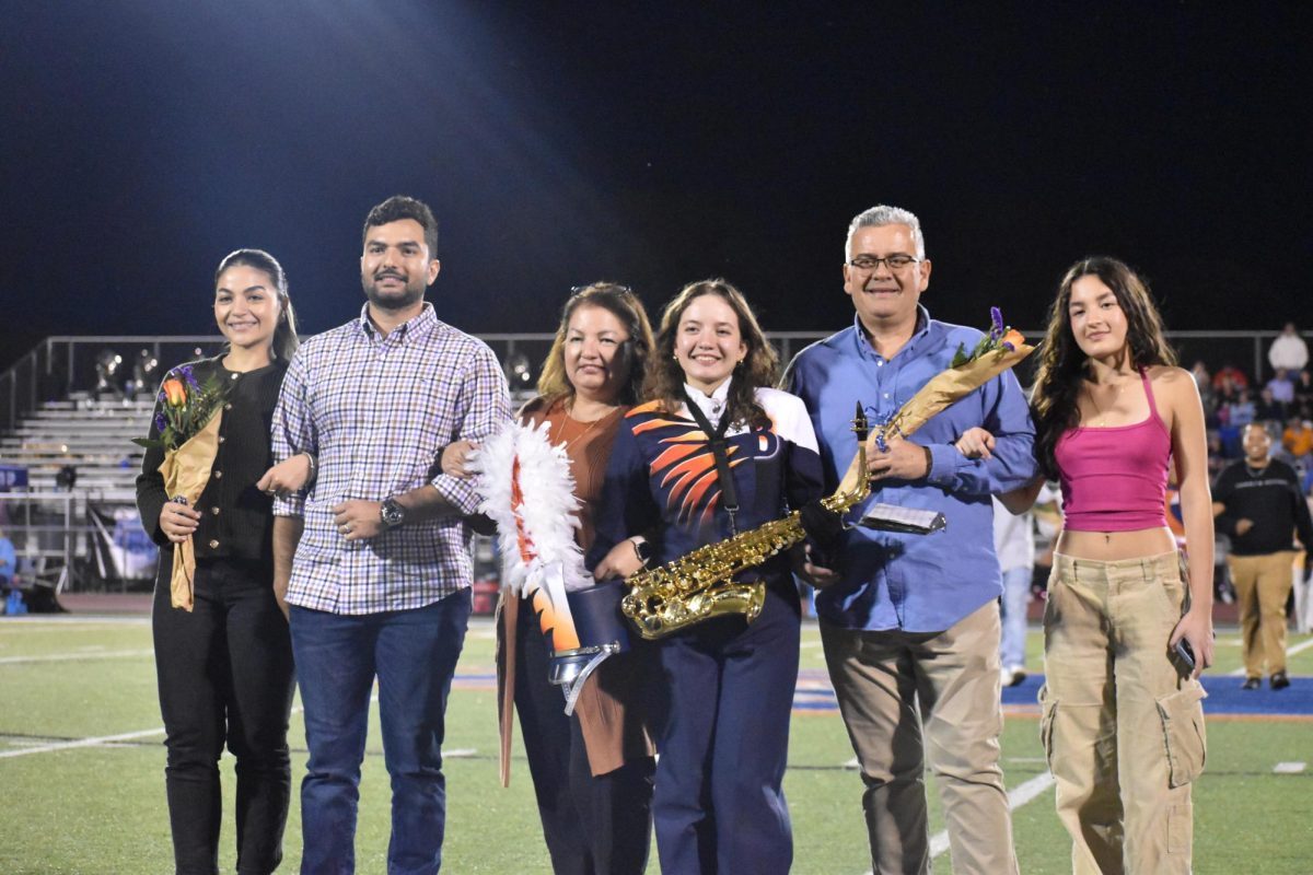 Senior Alba Vargas-Quintero with family