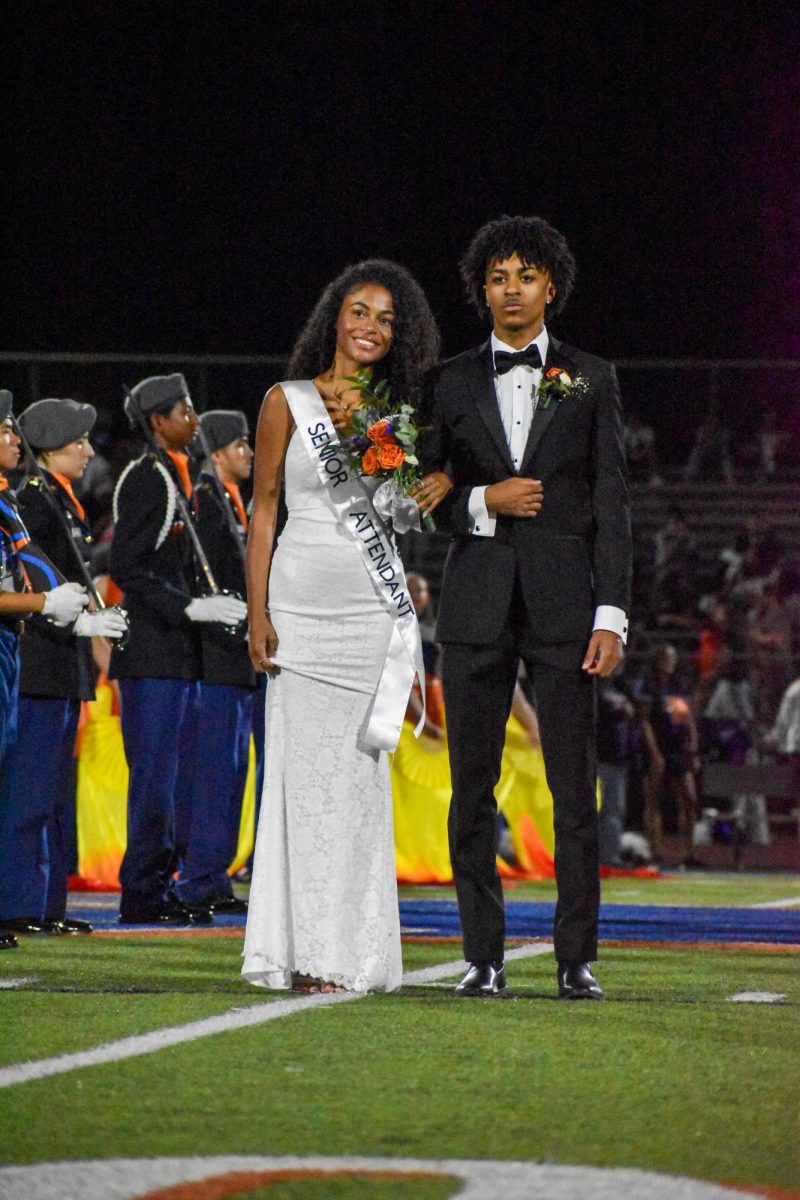 Lauren Thaxton escorted by Braden Flowers