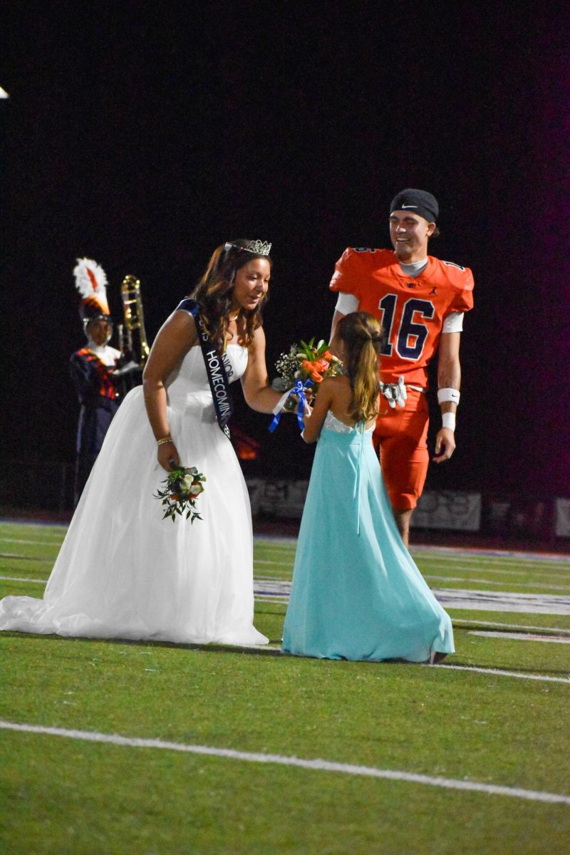 Flower girl giving Aaliyah Avant the flowers 