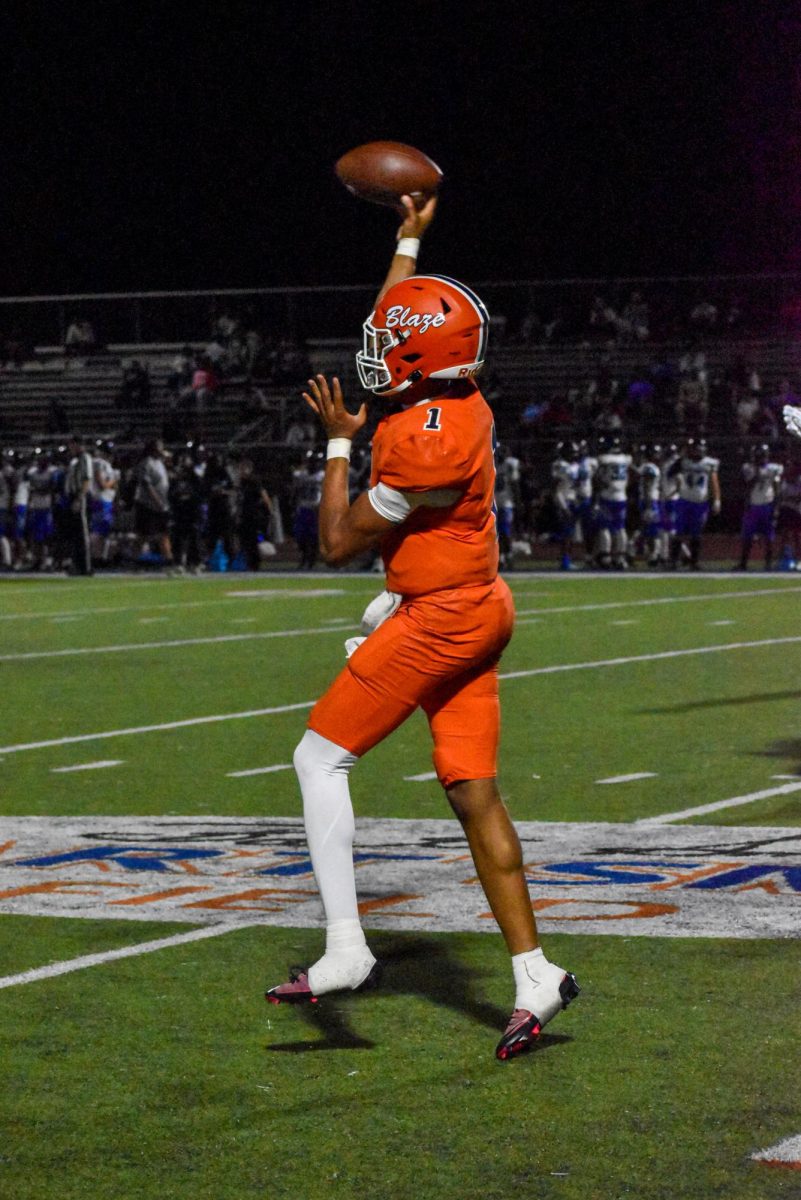 Jaevion Elliot warming up
