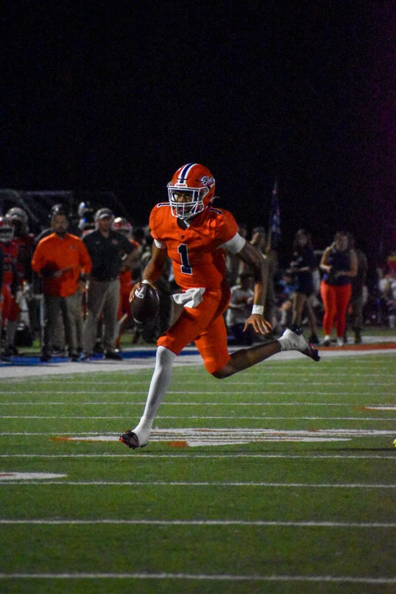 Jaevion Elliot running